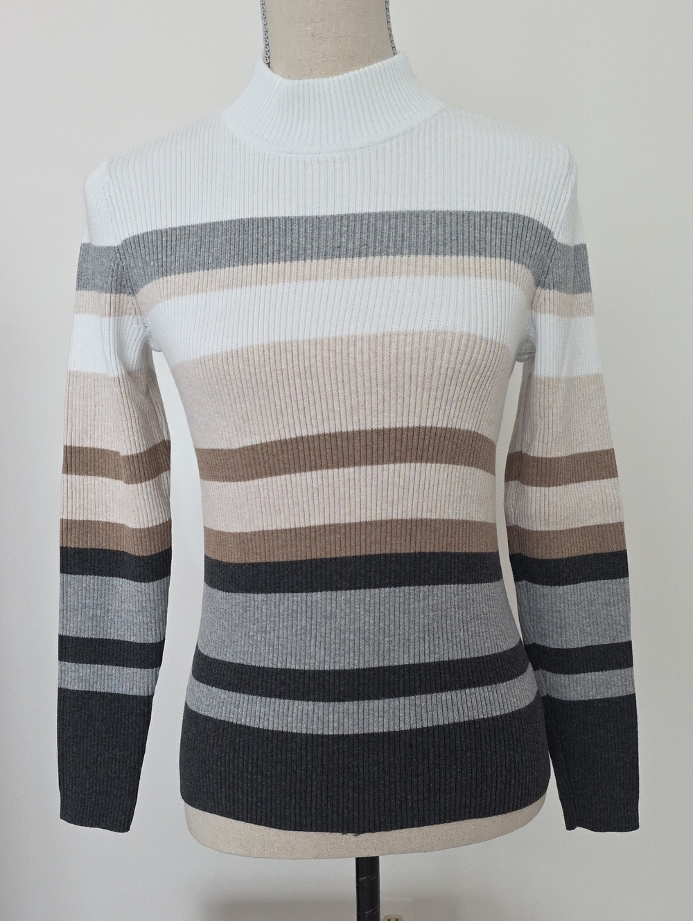 Karen Scott Ribbed Mock Turtleneck Sweater in White, Gray & Brown Size XS
